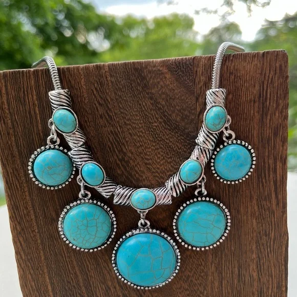 NWT Turquoise Beaded Necklace with Silver Accents Boho Western or Vintage.